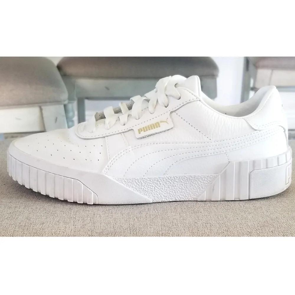 Women's Sneakers - Picture 1 of 4